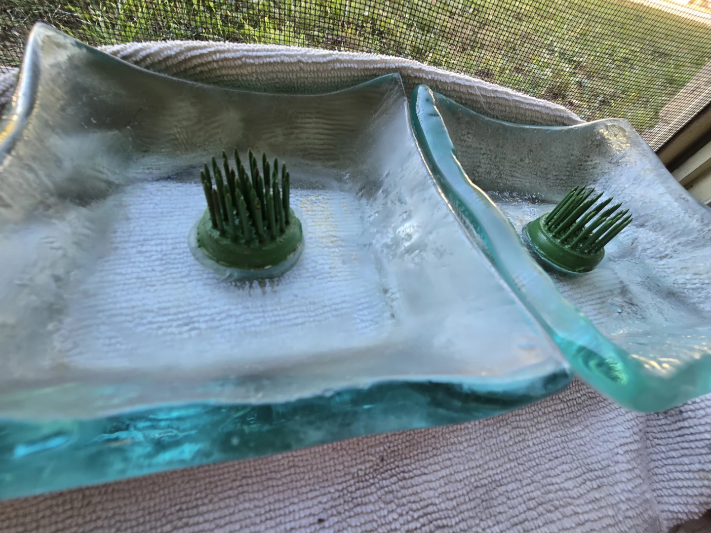 🌸Two  Glass Flower Frog ikebana Kenzan Vases - photo 3