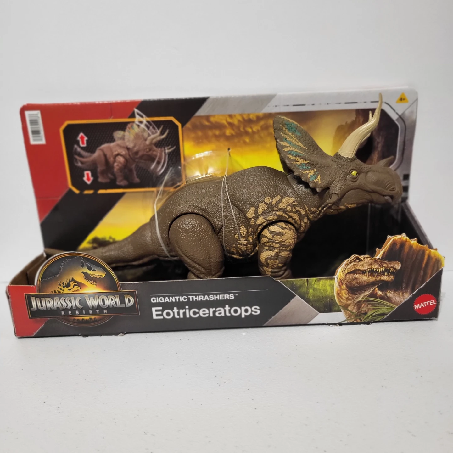 Mattel Jurassic World Eotriceratops Gigantic Thrashers