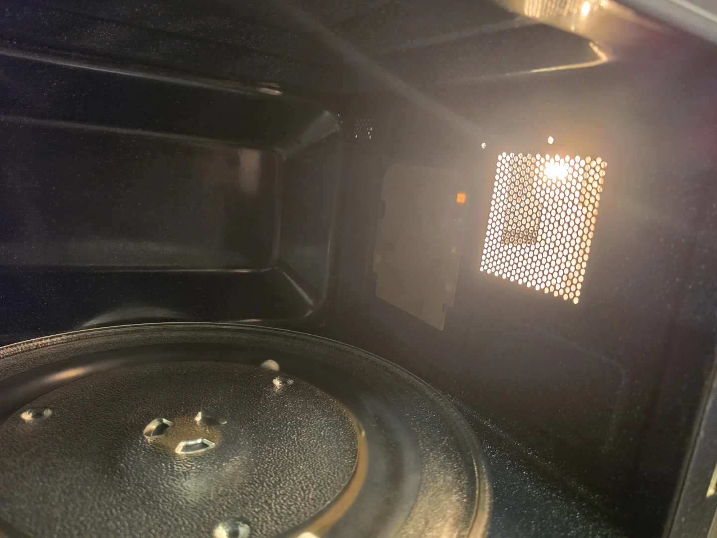 Samsung Microwave – Great Condition, Clean & Ready to Use - photo 3