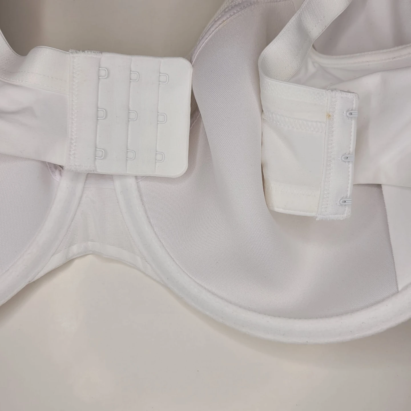 White Underwire Bra Size 40D - photo 5