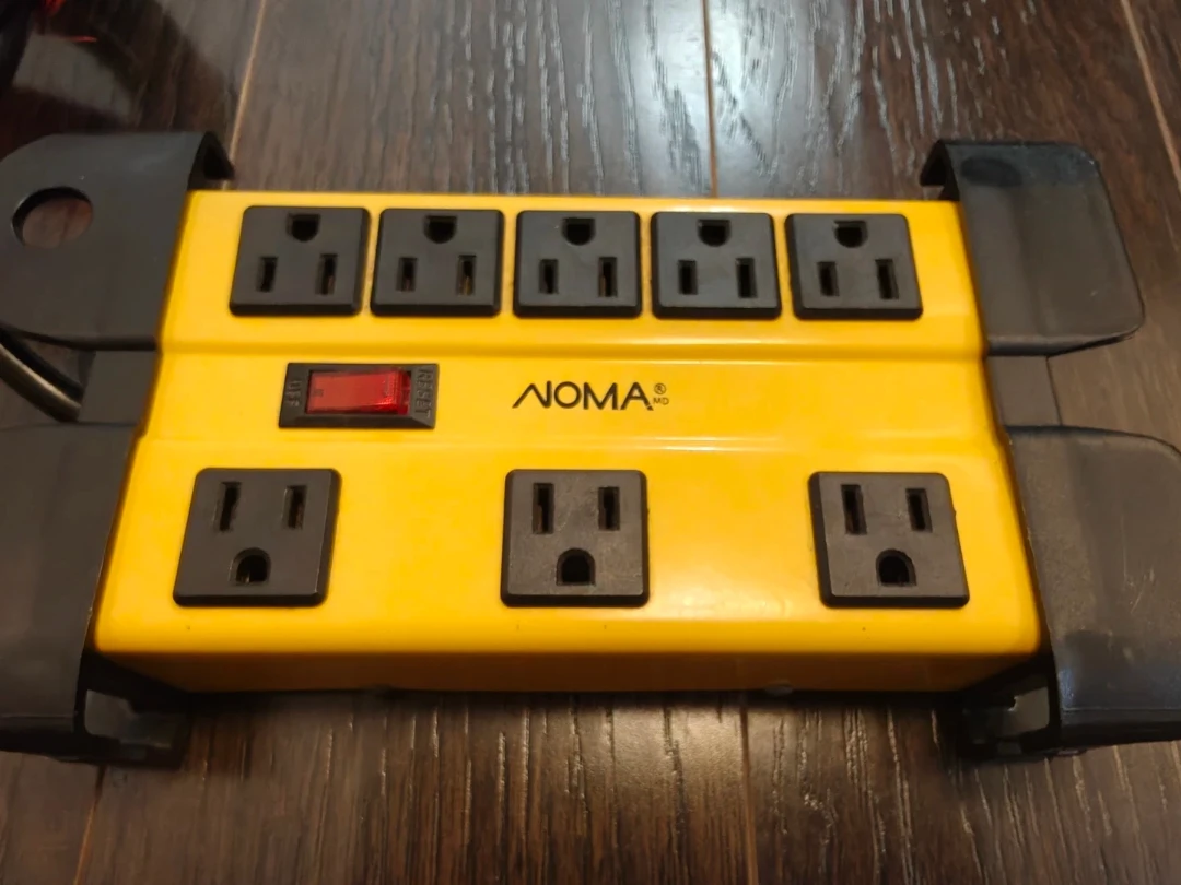 NOMA 8-Outlet Power Bar w/ Circuit Breaker
