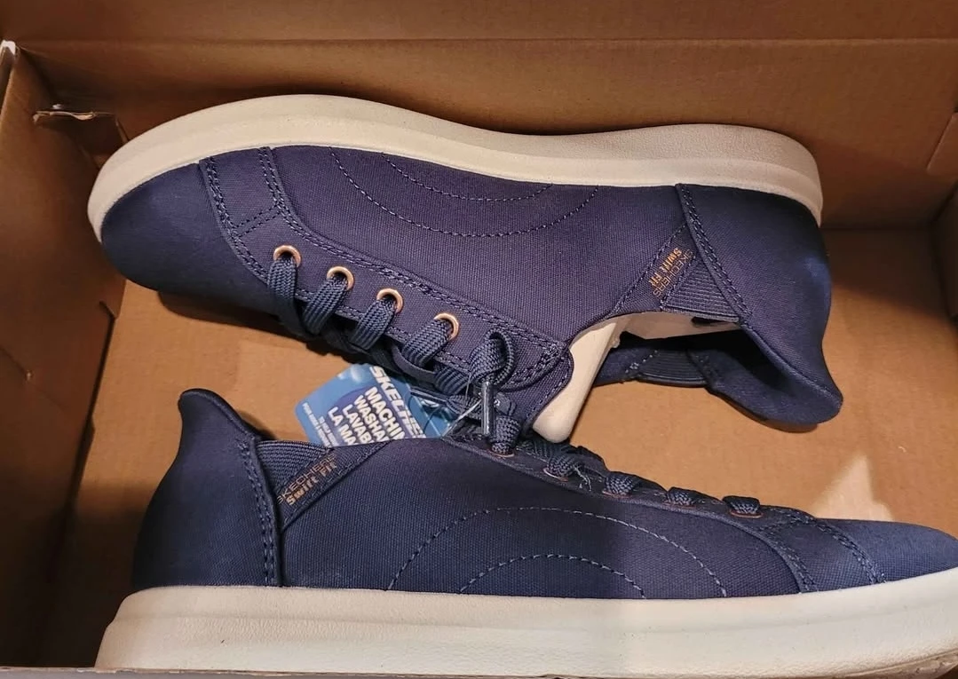Skechers Swift Fit Navy Sneakers size 6