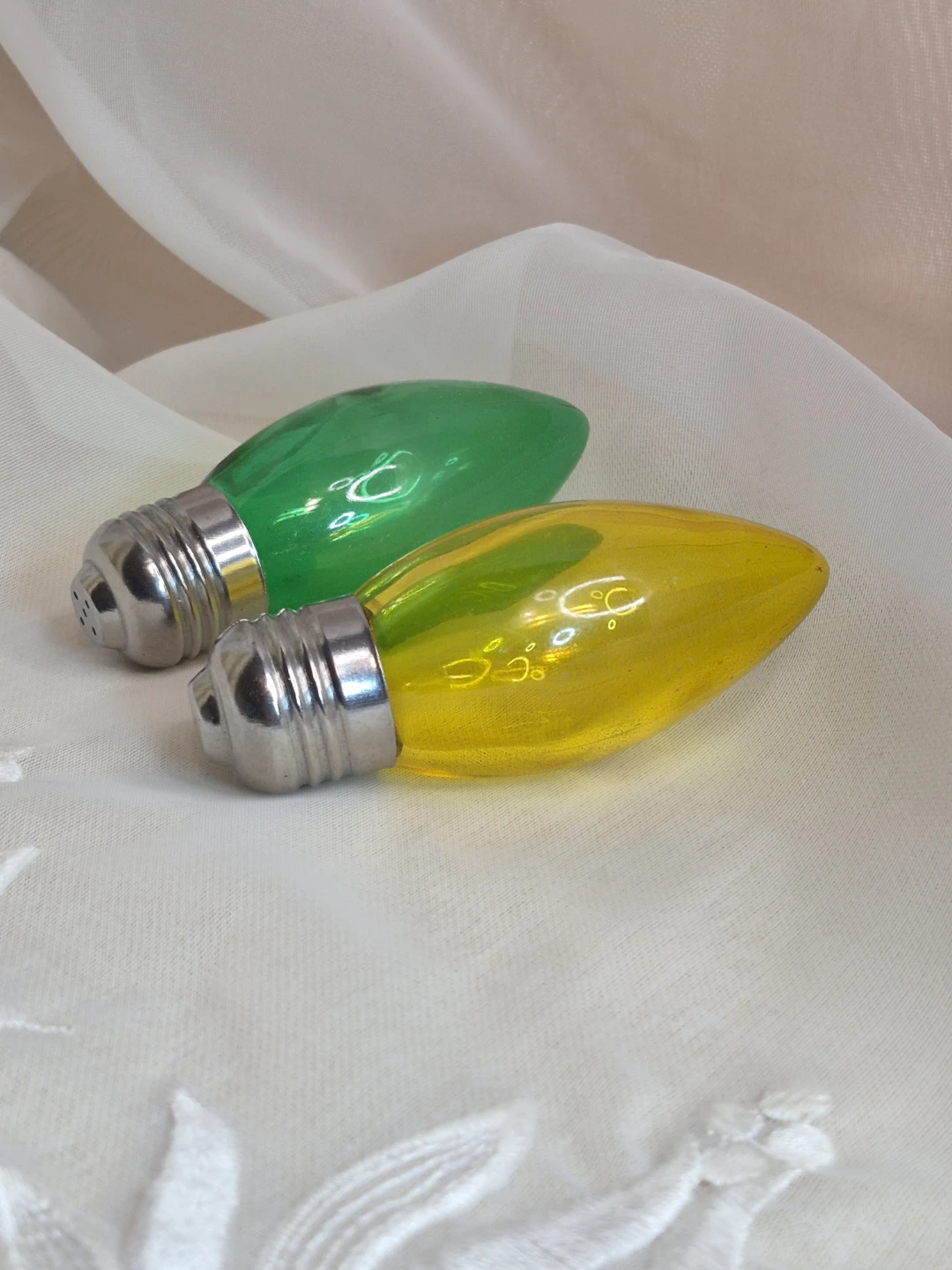 So Cute Glass Vintage Christmas Lights Salt & Pepper Set - photo 5