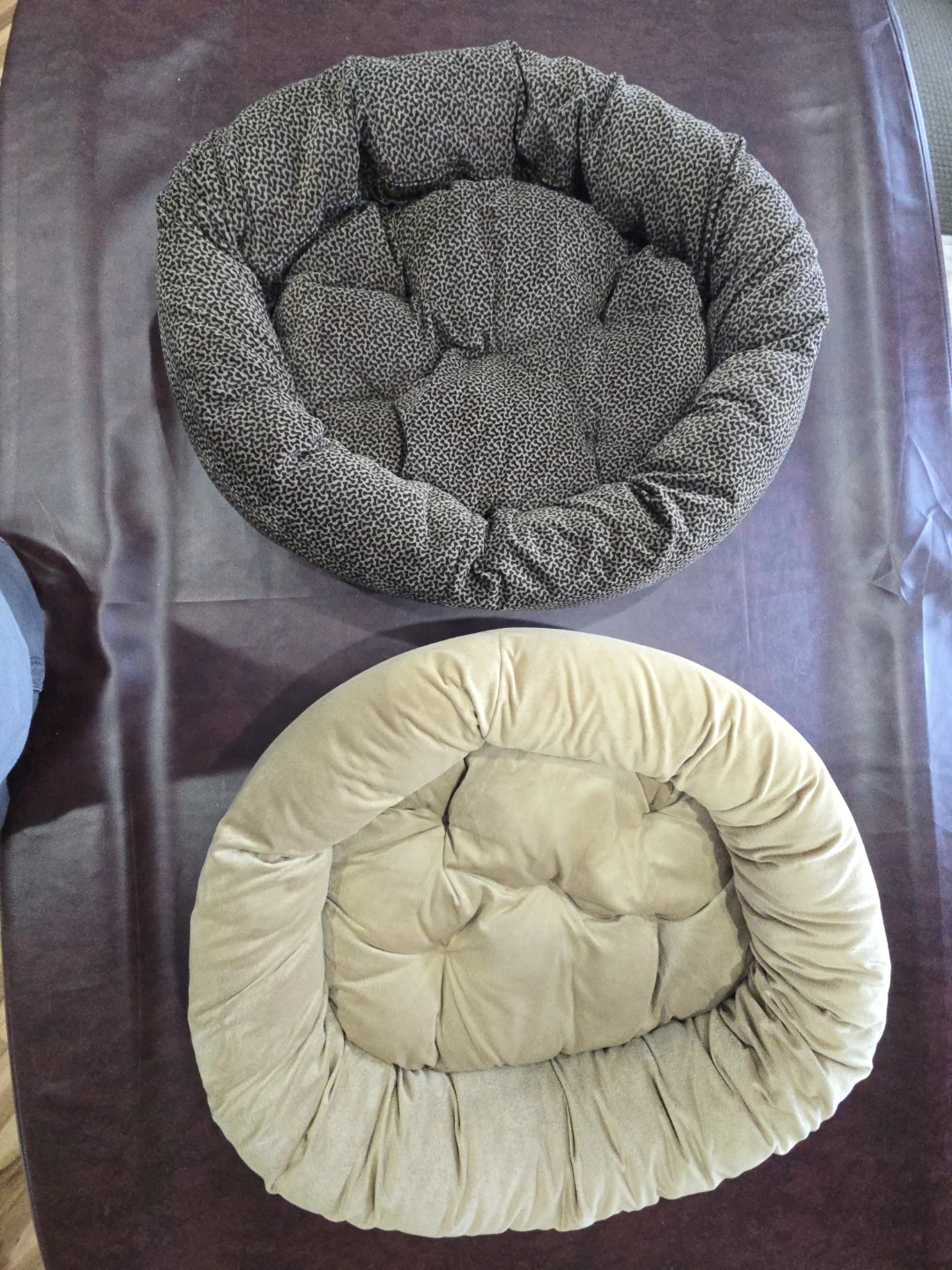 Super comfy dog beds, fit up to medium dogs. Choice of 2 styles.