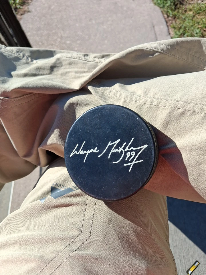 Wayne Gretzky Autographed Hockey Puck - photo 2