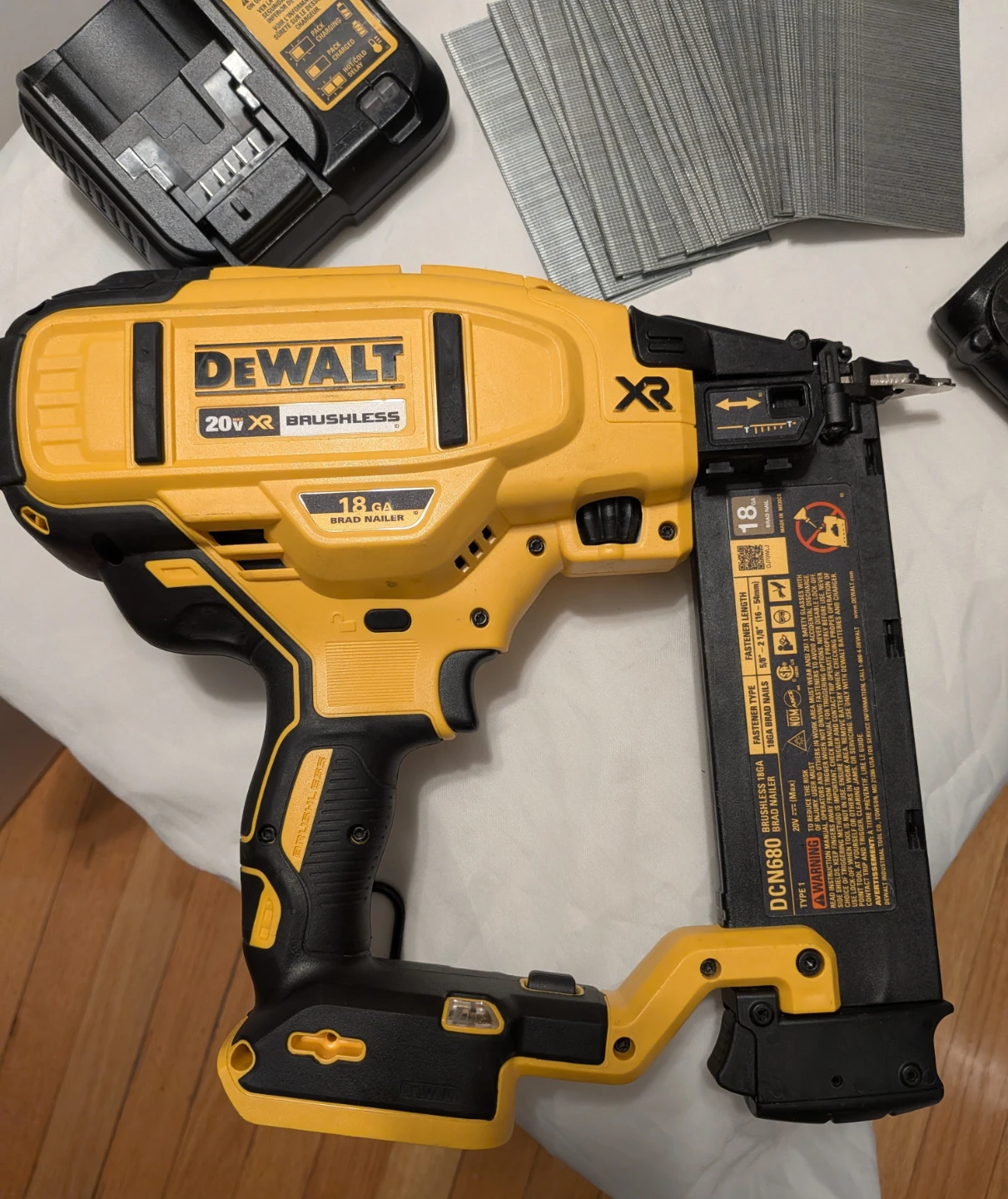 DeWalt 20V MAX XR Brushless 18Ga Brad Nailer Kit - photo 4