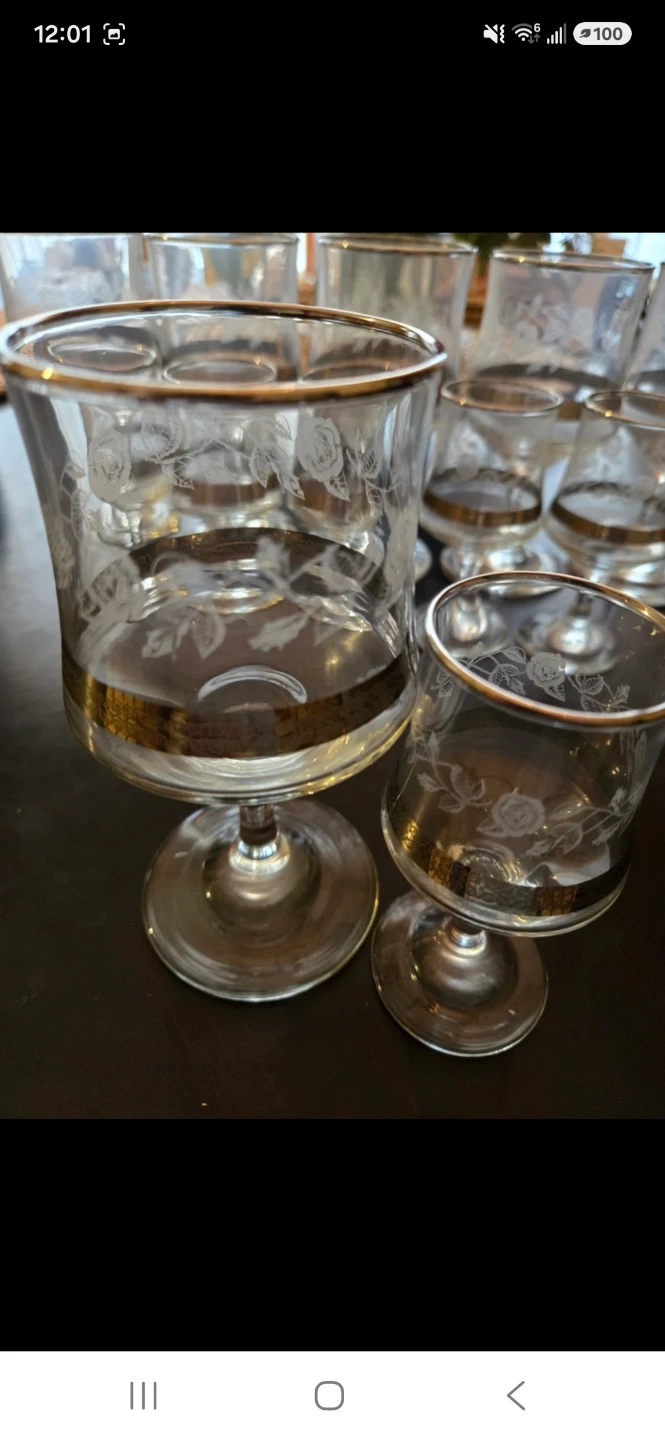 Two Sets Of Vintage Etched  Crystal Stemware Glassware. - photo 3