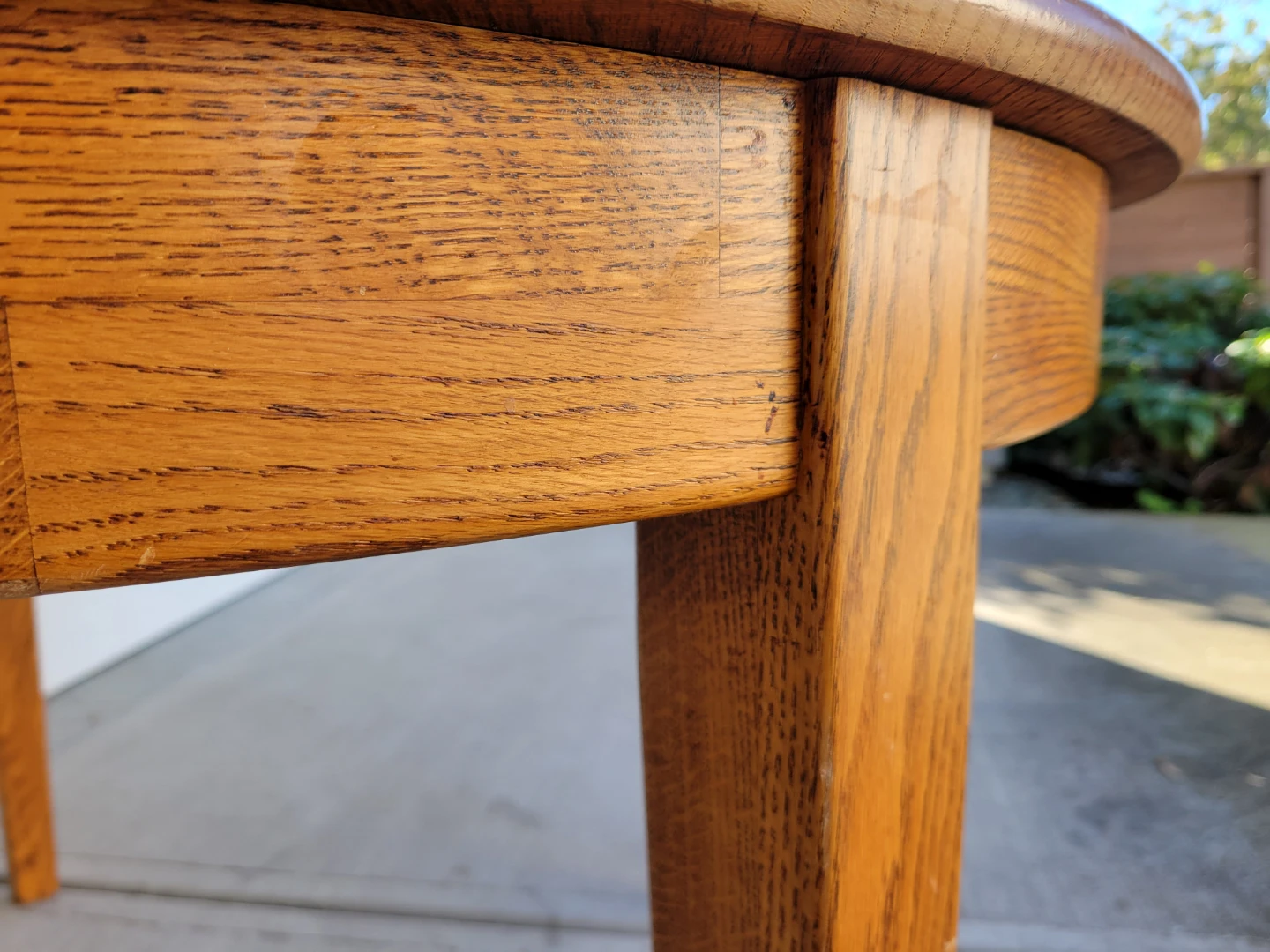 Beautiful Solid Oak Round Dining Table with 2 Extension Leaves - photo 5