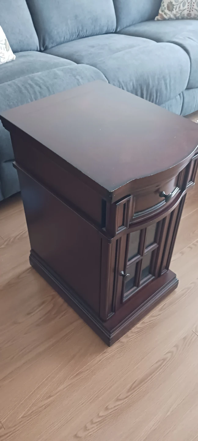 Set of 2 Traditional Wood End Tables with Charging Station - photo 4