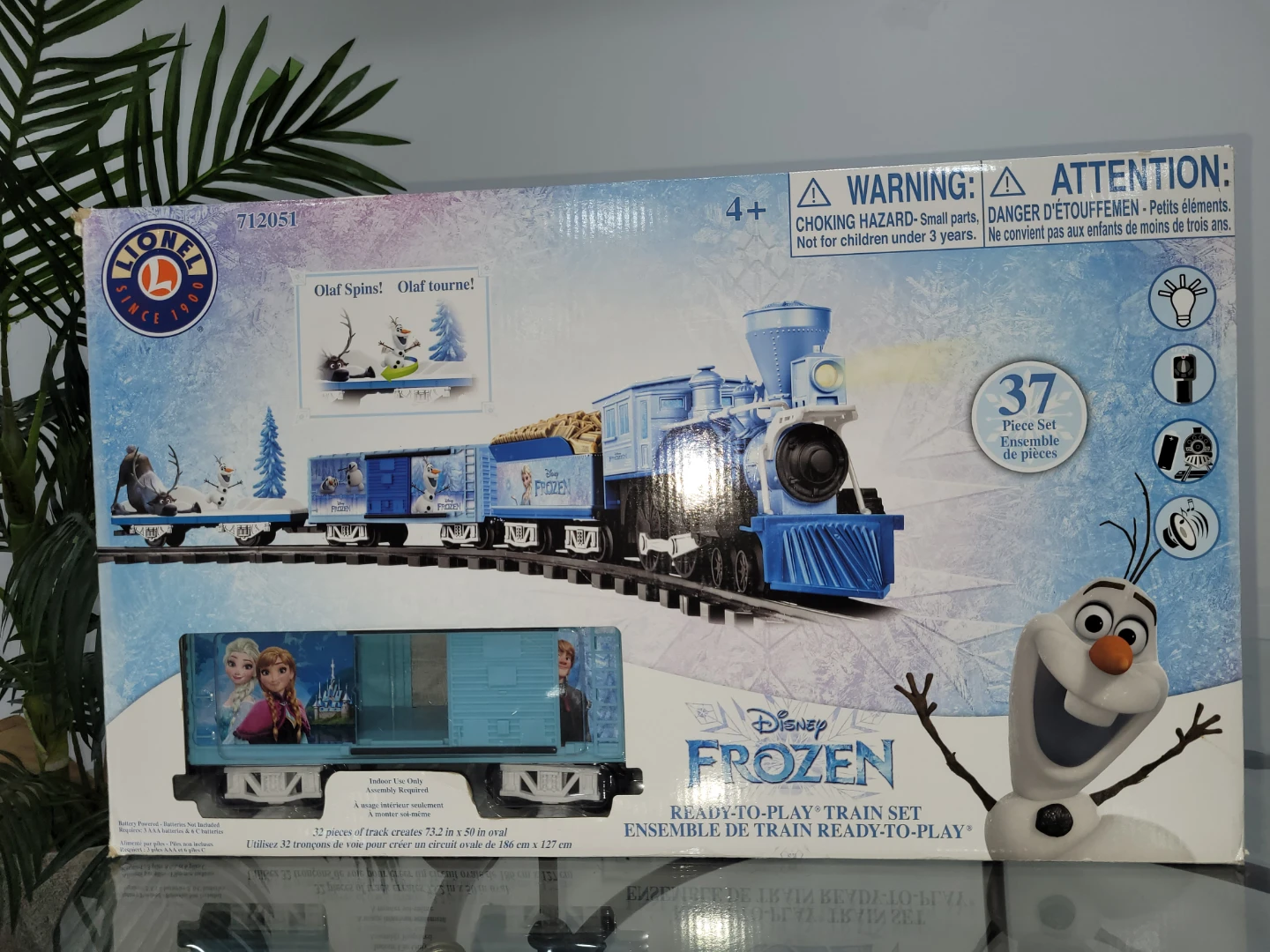 Lionel Disney Frozen Ready-to-Play Train Set