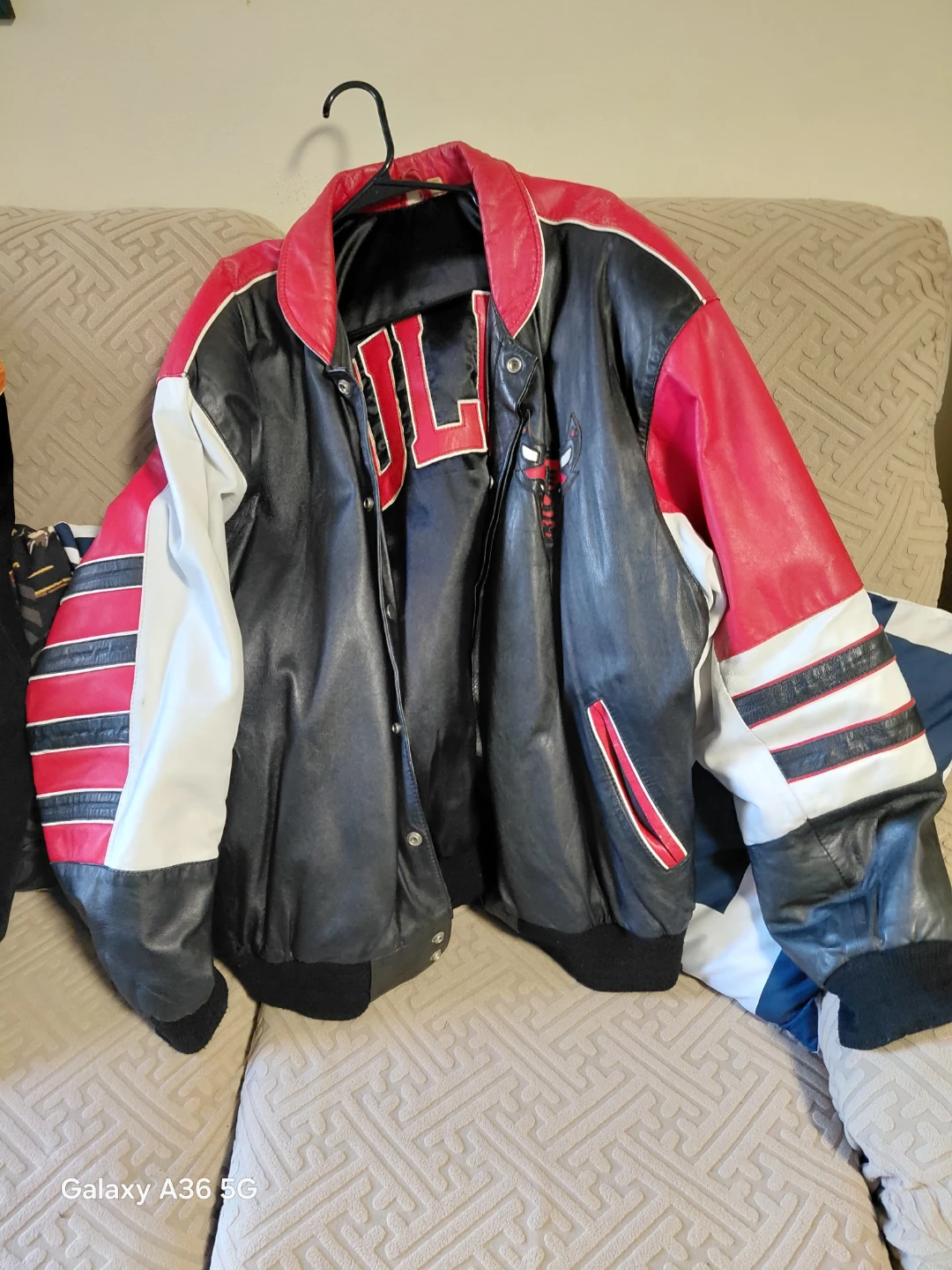 Chicago Bulls Leather Varsity Jacket - photo 2