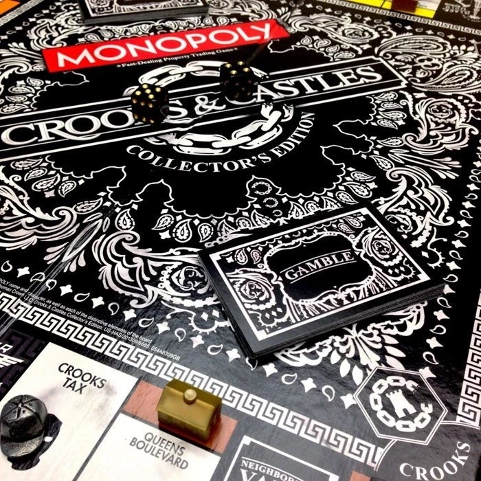 Monopoly Crooks & Castles Collector's Edition - photo 2