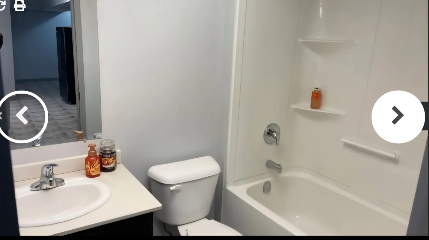 Spacious bedroom in a two bed two bath apartment - photo 4