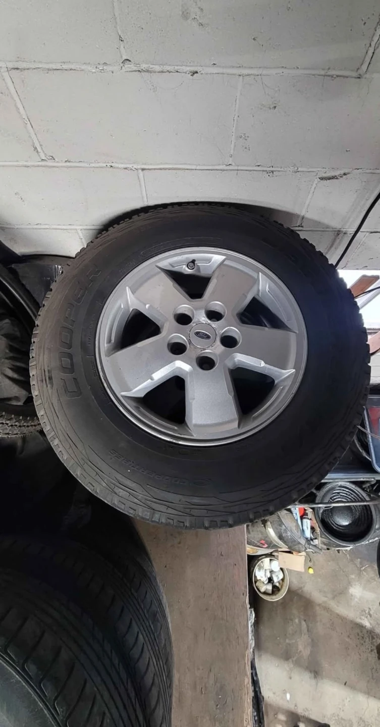Summer Tires with rim and sensor 235/70/16 - photo 4