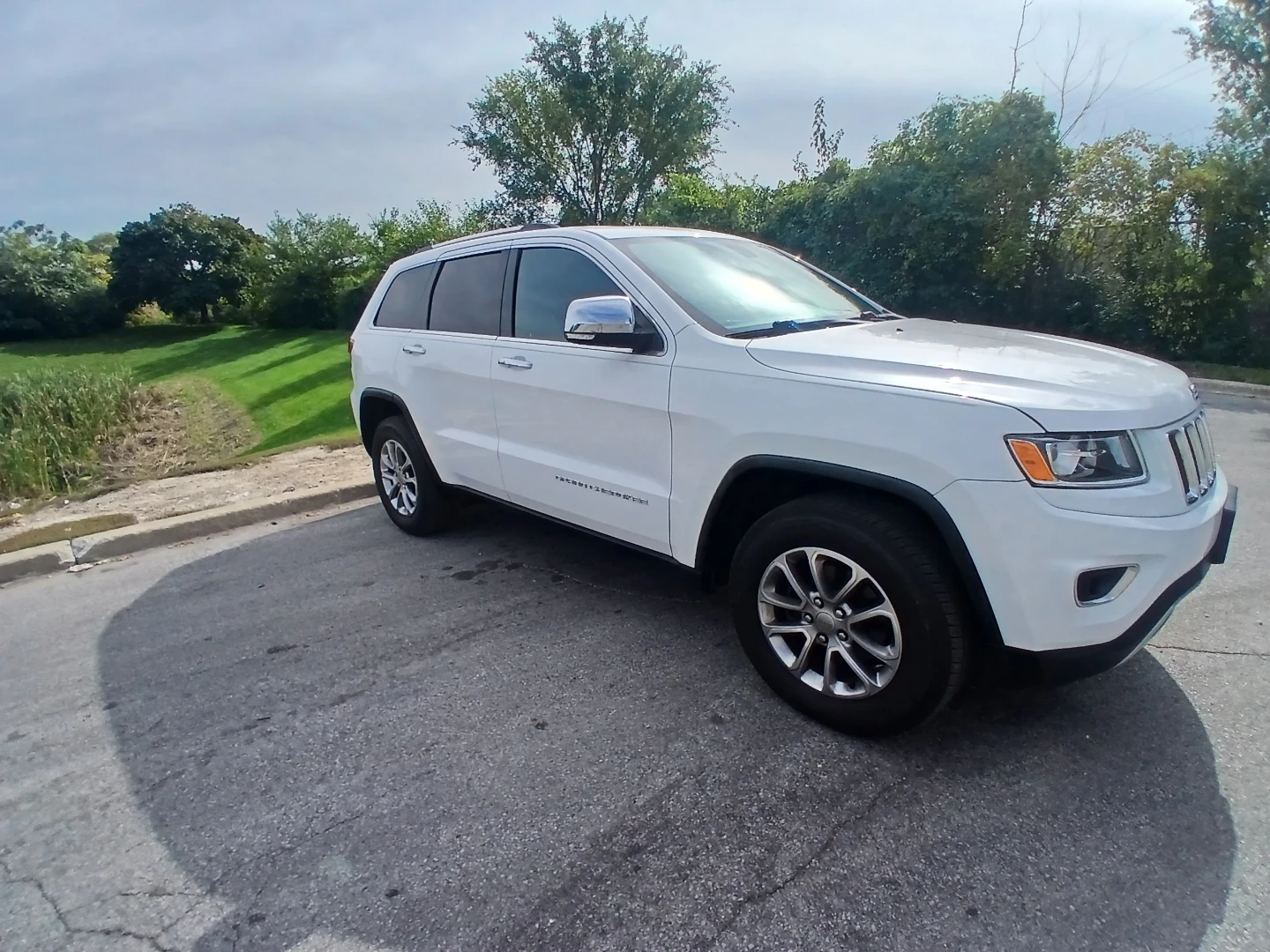 White Jeep Grand Cherokee Limited - photo 3