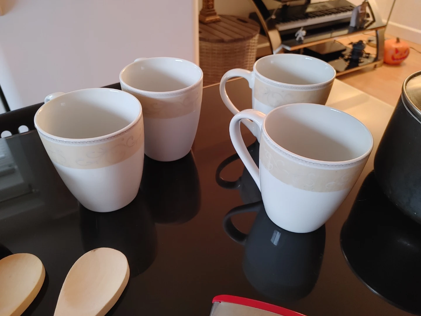 Kitchen Utensils, Mugs, and Cookware Bundle - photo 4