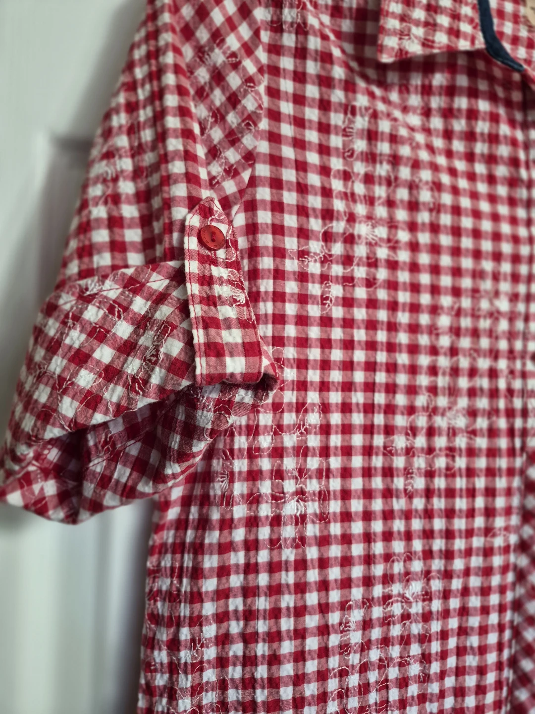 Ladies Size Medium Blutton up top - photo 4