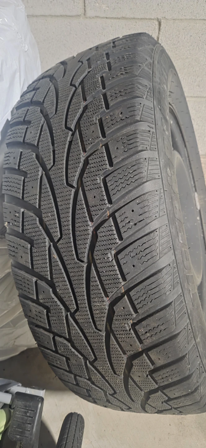 4 Winter Tires on Rims + TPMS — Uniroyal 245/65R17 — Honda Pilot - photo 2