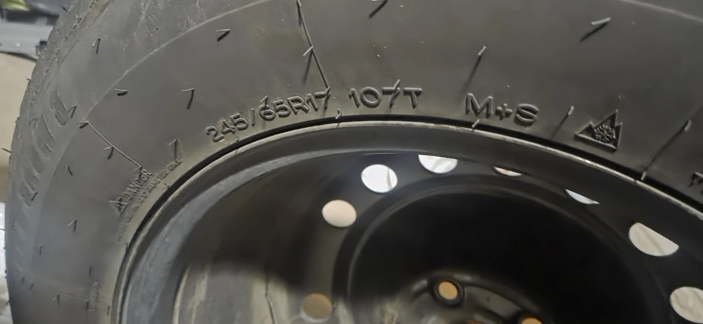 4 Winter Tires on Rims + TPMS — Uniroyal 245/65R17 — Honda Pilot - photo 4