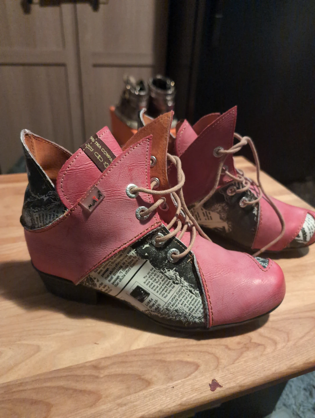 TMA Eyes pink and black leather ankle boots - photo 2
