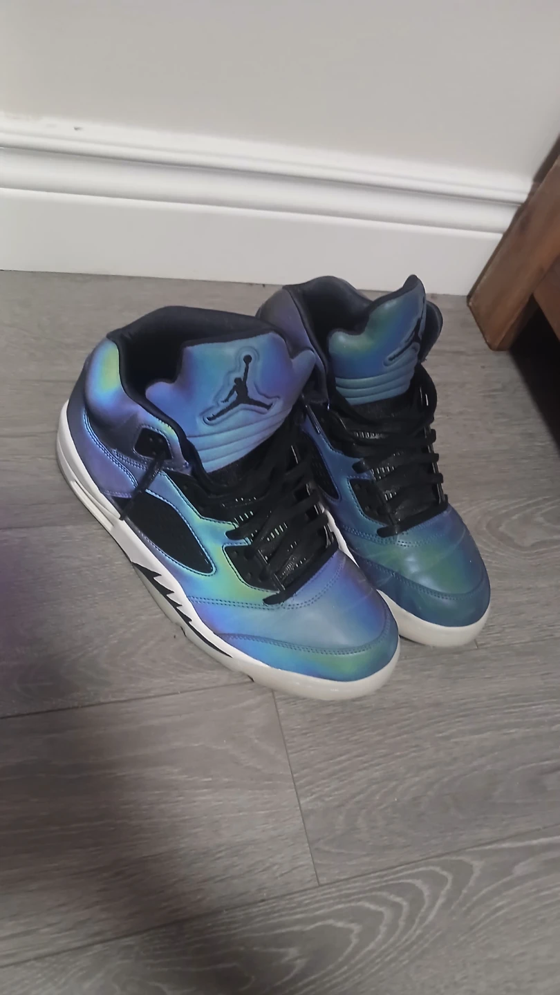 Jordan 5 retro oil spill/Iridescent Women's 10 men 8.5