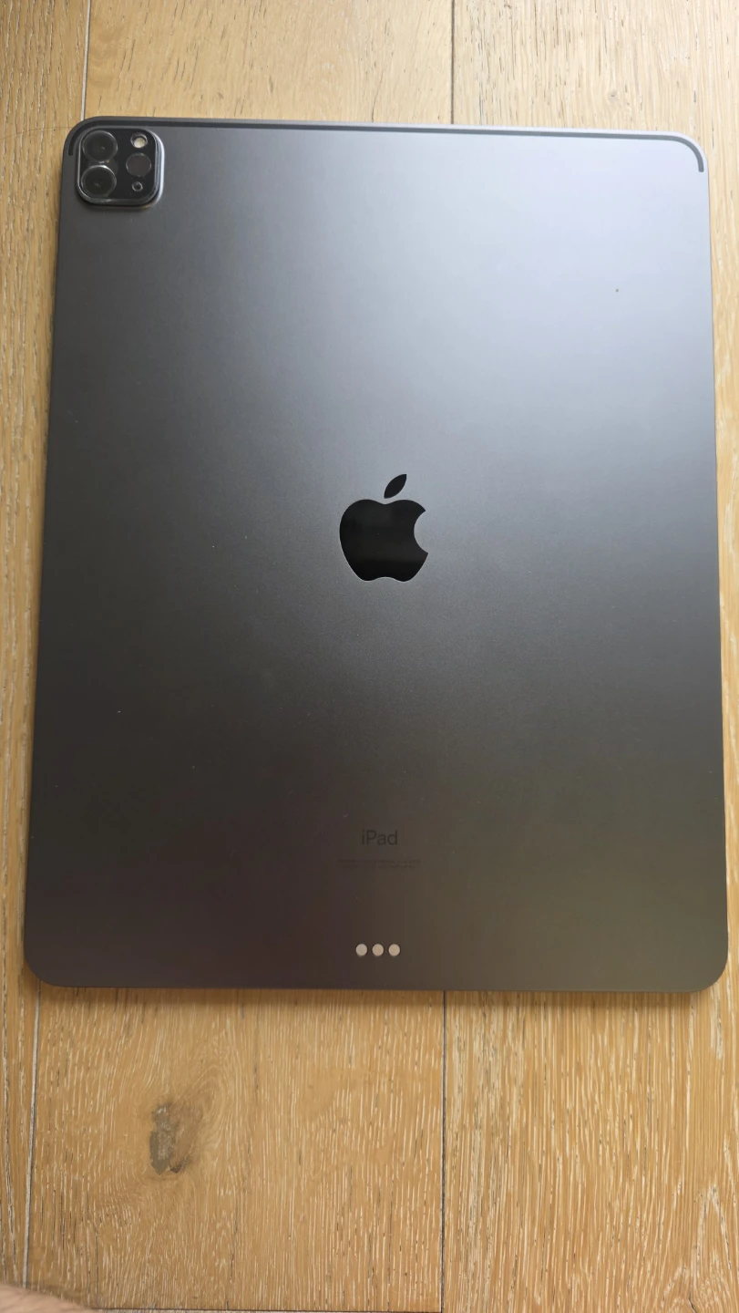 Selling a Space Gray Apple iPad Pro