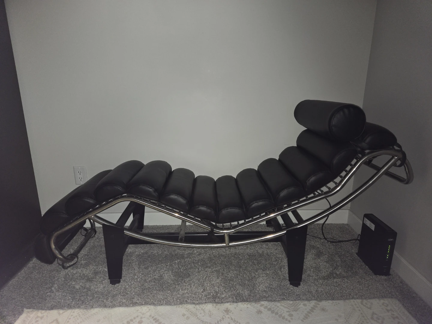 Black Leather Lounge Chair