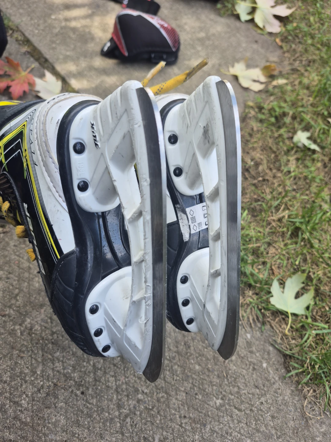 Bauer Vapor Fly 40 Hockey Skates Size 12 🍁 - photo 4