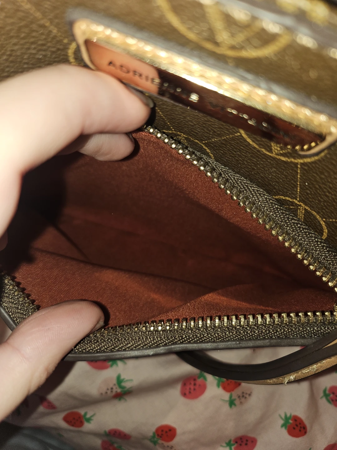 Adrienne Vittadini Handbag keychain included - photo 4