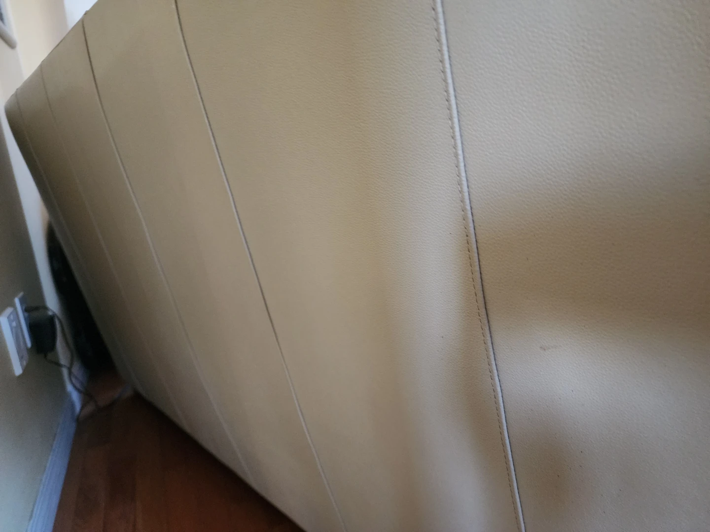Free couch genuine leather with rips - photo 5
