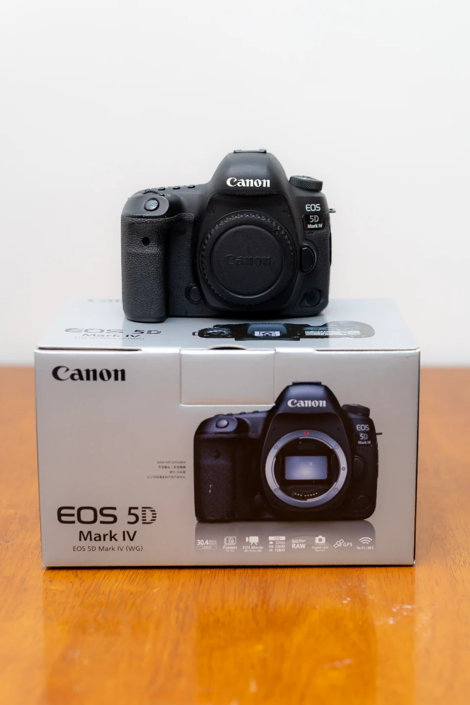 Canon EOS 5D Mark IV with extras