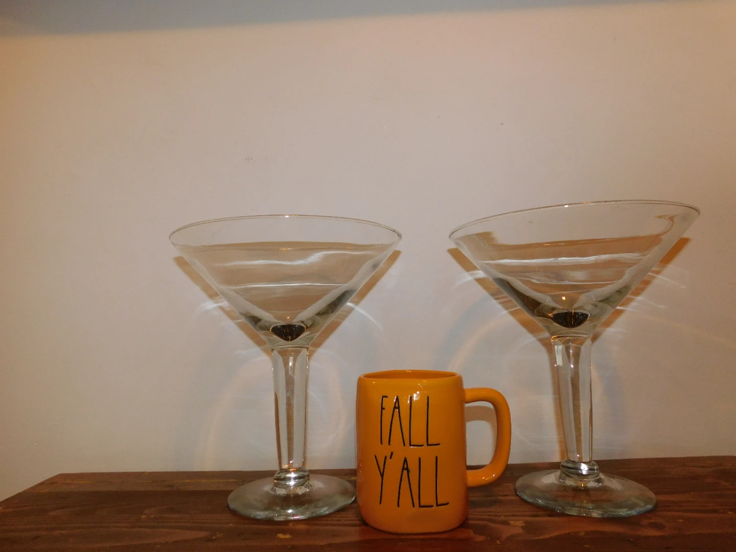 Set of two giant martini glasses - photo 3