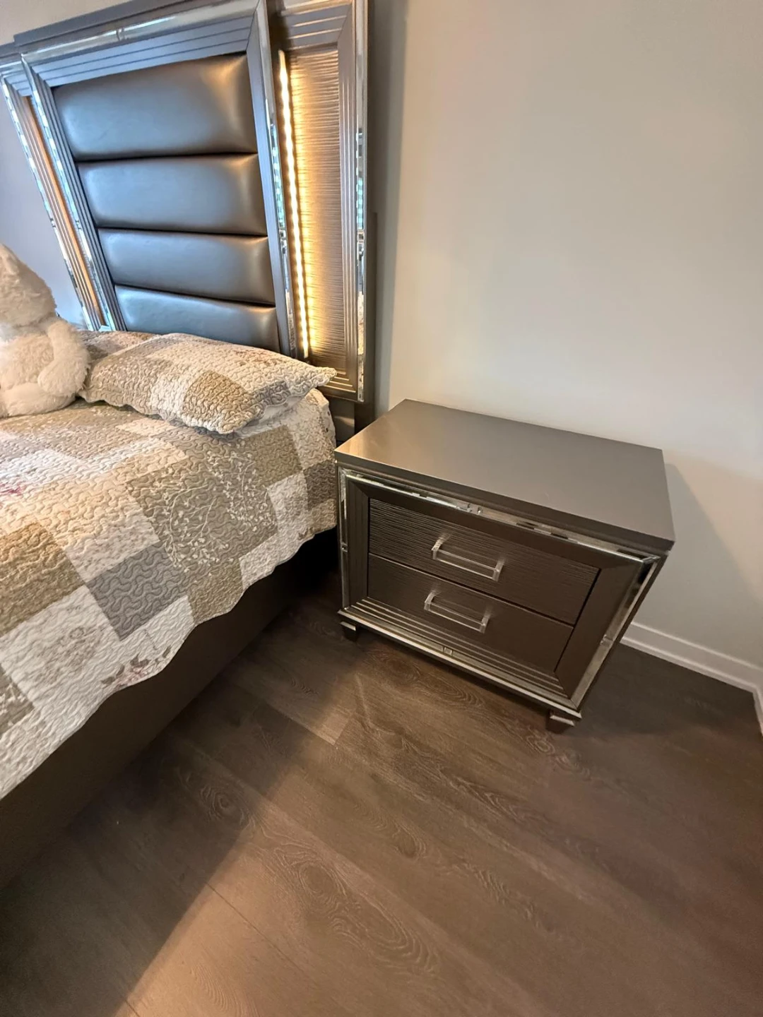 Modern Bedroom Furniture Set