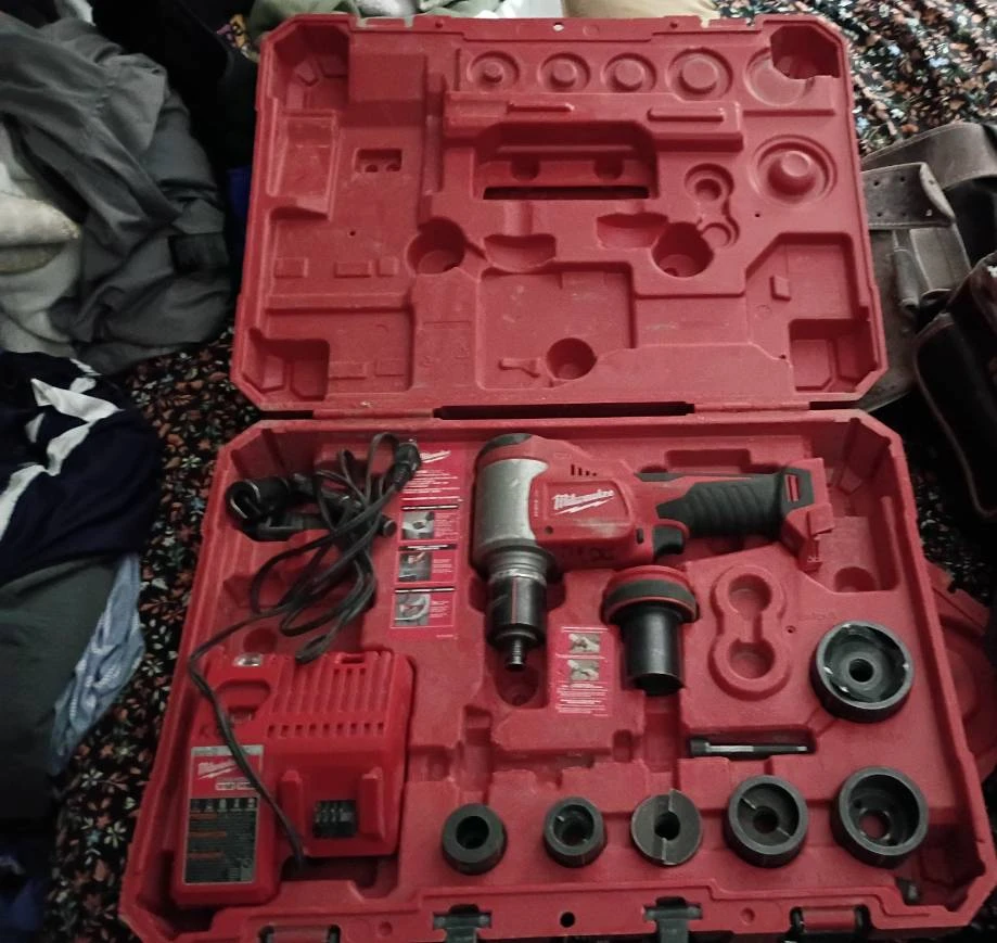Milwaukee M18 Cordless Knockout Tool Kit