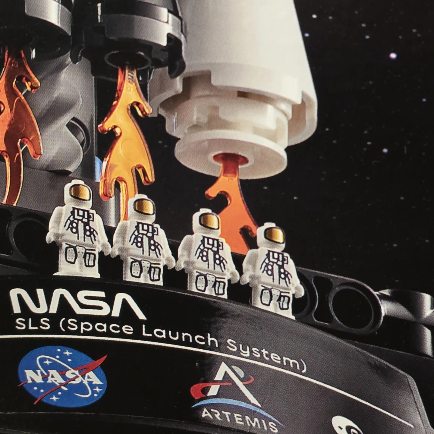 LEGO Technic NASA Artemis Space Launch System 42221 - photo 2