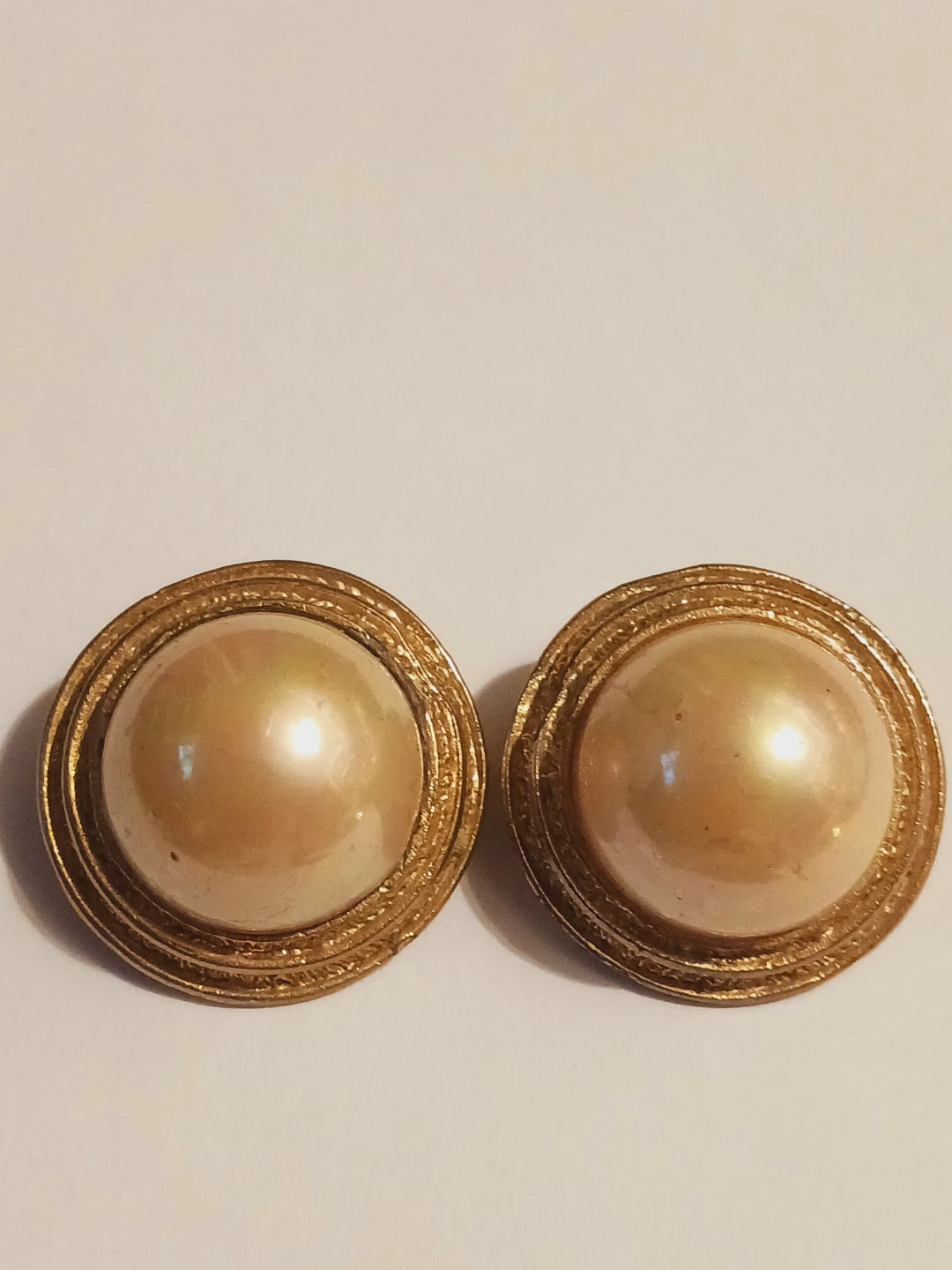 Beautiful Vintage Gold-Tone Pearl Stud Earrings - photo 3