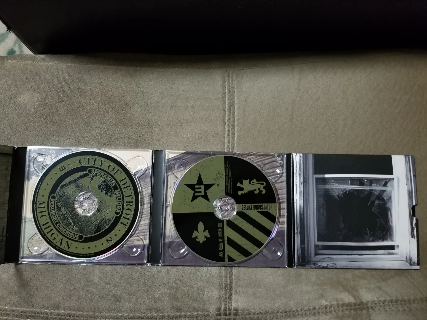 Eminem's The Marshall Mathers LP 2 Deluxe Edition - photo 4