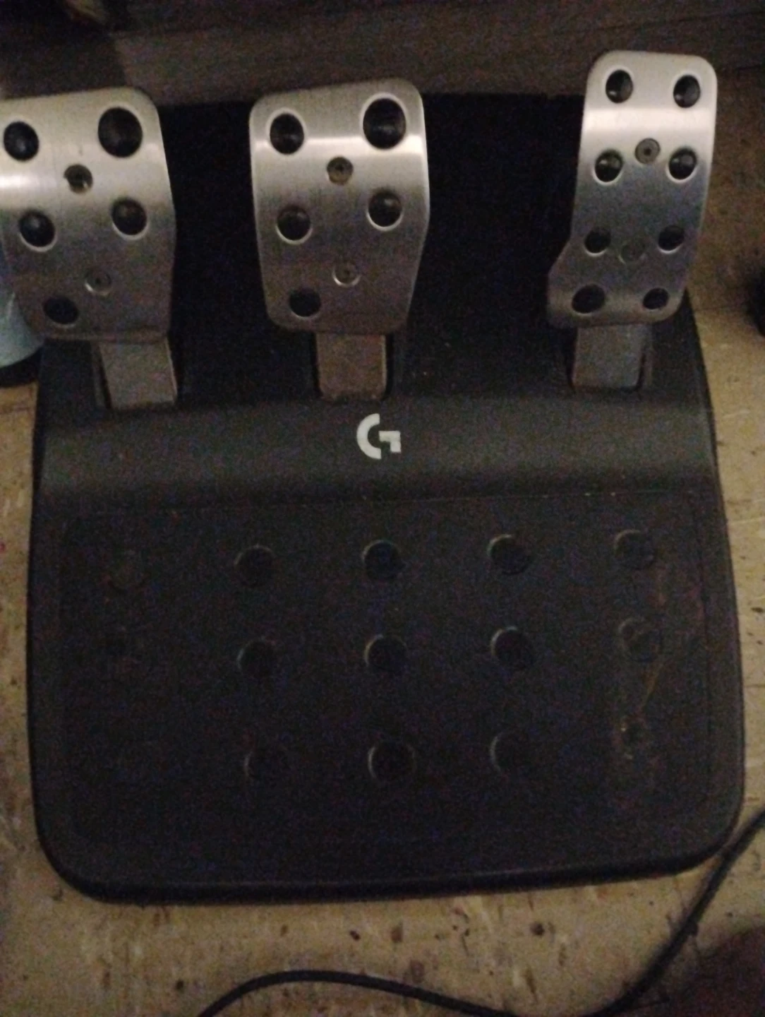 Logitech G923 Driving Force Racing Wheel and Pedals - photo 2