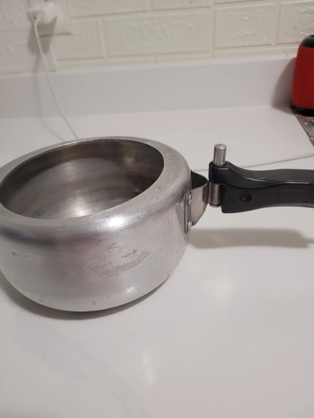 Pressure Cooker 2 litre $12 - photo 4