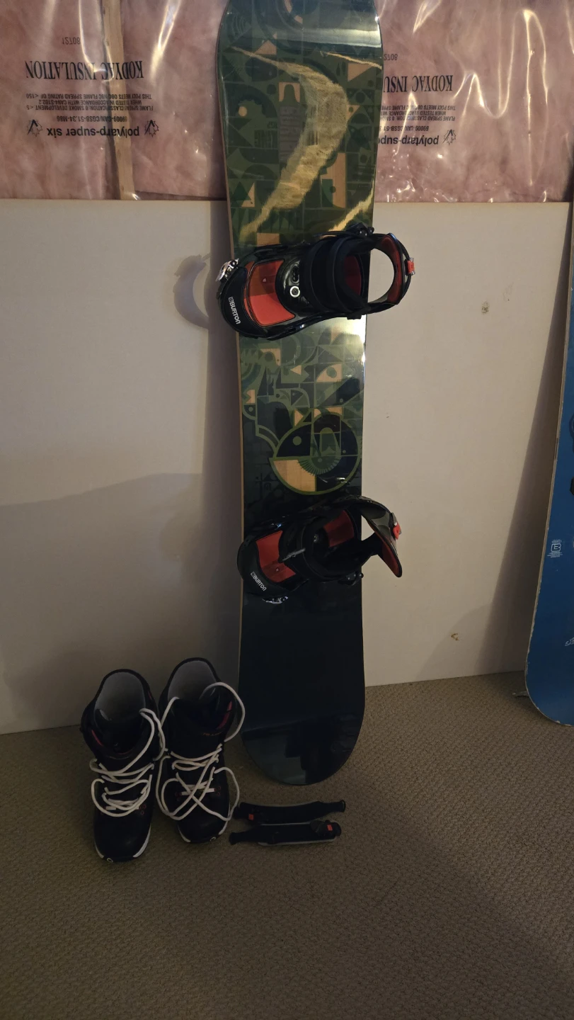 New vintage Burton Snowboard with Bindings - photo 4