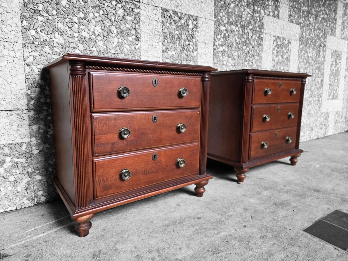 Vintage Pair of Mahogany 3-Drawer Nightstands  (Price for Pair) - photo 4