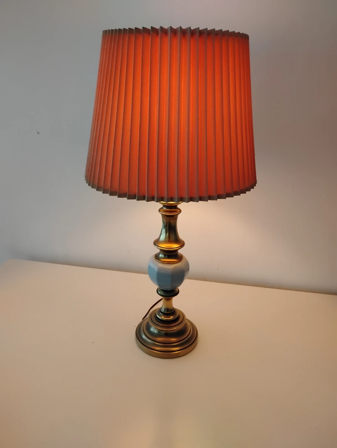 MCM Stiffle Porcelain Ostrich Egg and Brass Table Lamp pair - photo 2