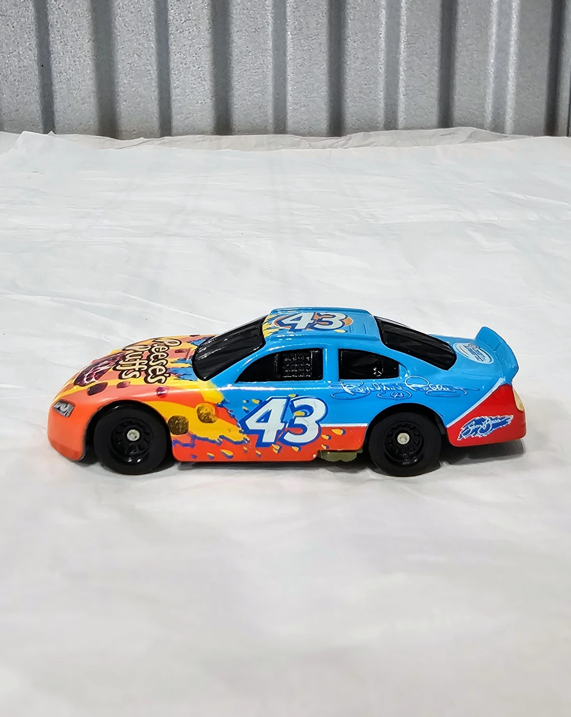 1:64 NASCAR #43 2008 Chevy Monte Carlo Reese's Puffs Diecast