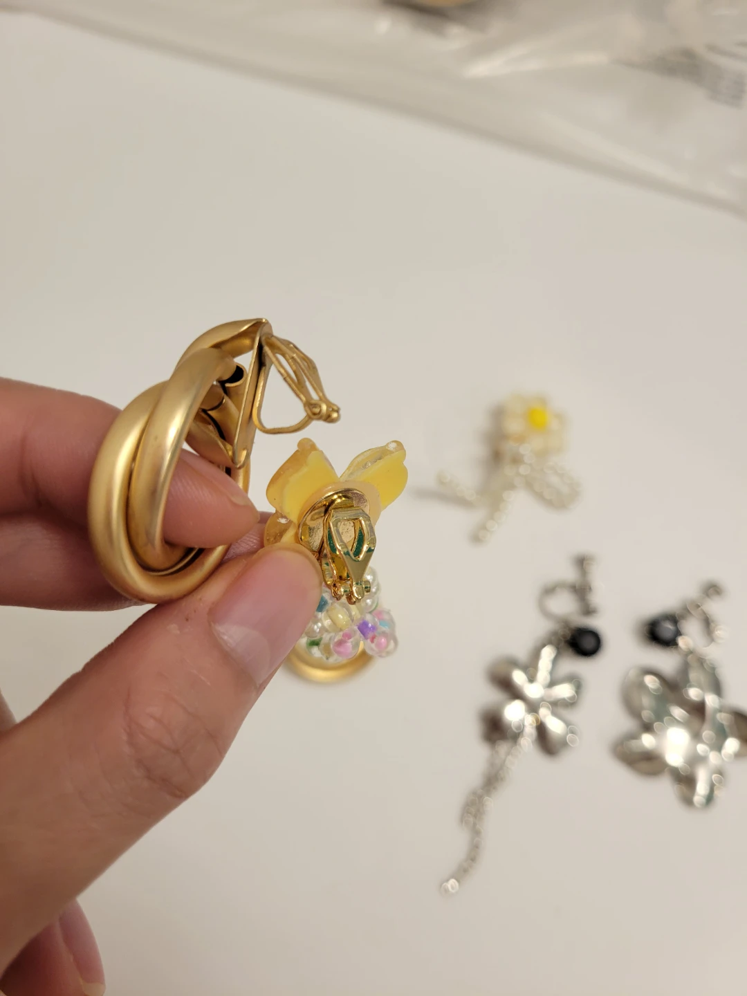 Set of 3 assorted clip-on earrings - photo 2