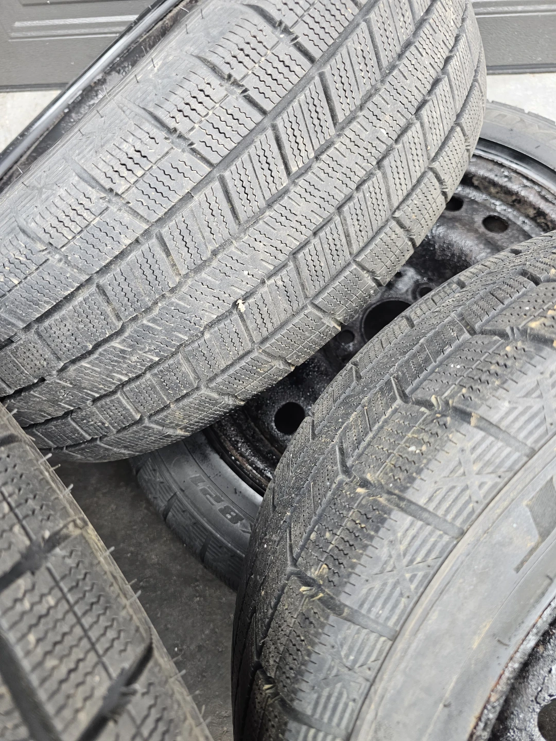 Set of 4 Joyroad Winter Tires 225/55R17 - photo 3