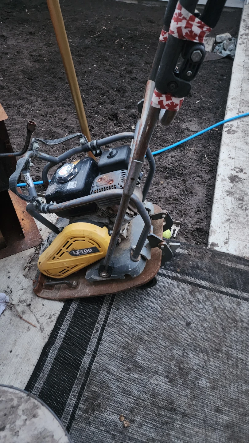 Dynapac LF100 Plate Compactor - photo 2