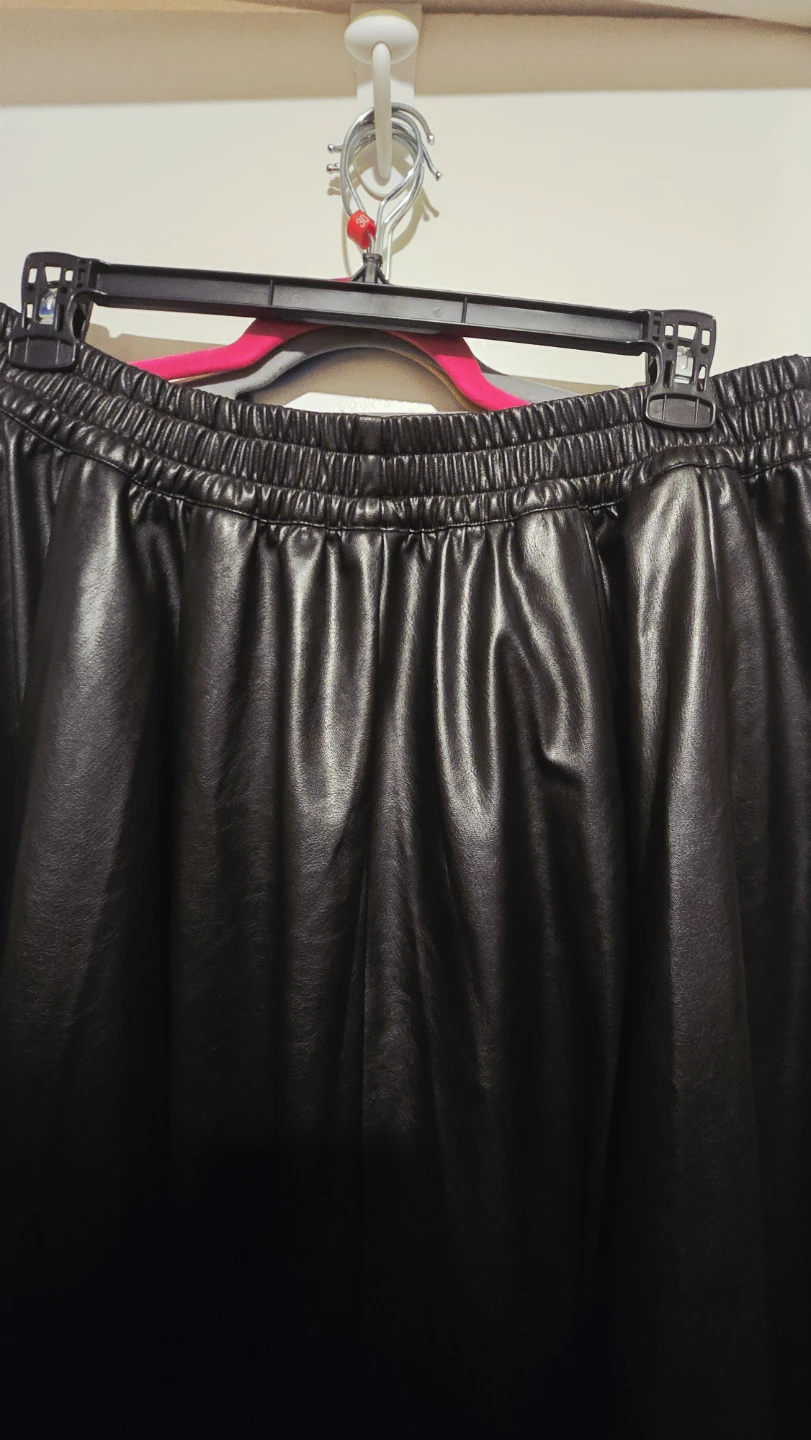 H&M Black Faux Leather Skirt - XL - photo 3