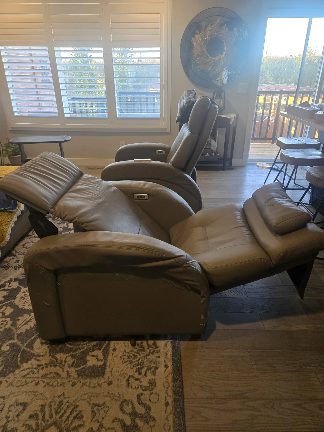 Theater style recliners - photo 3