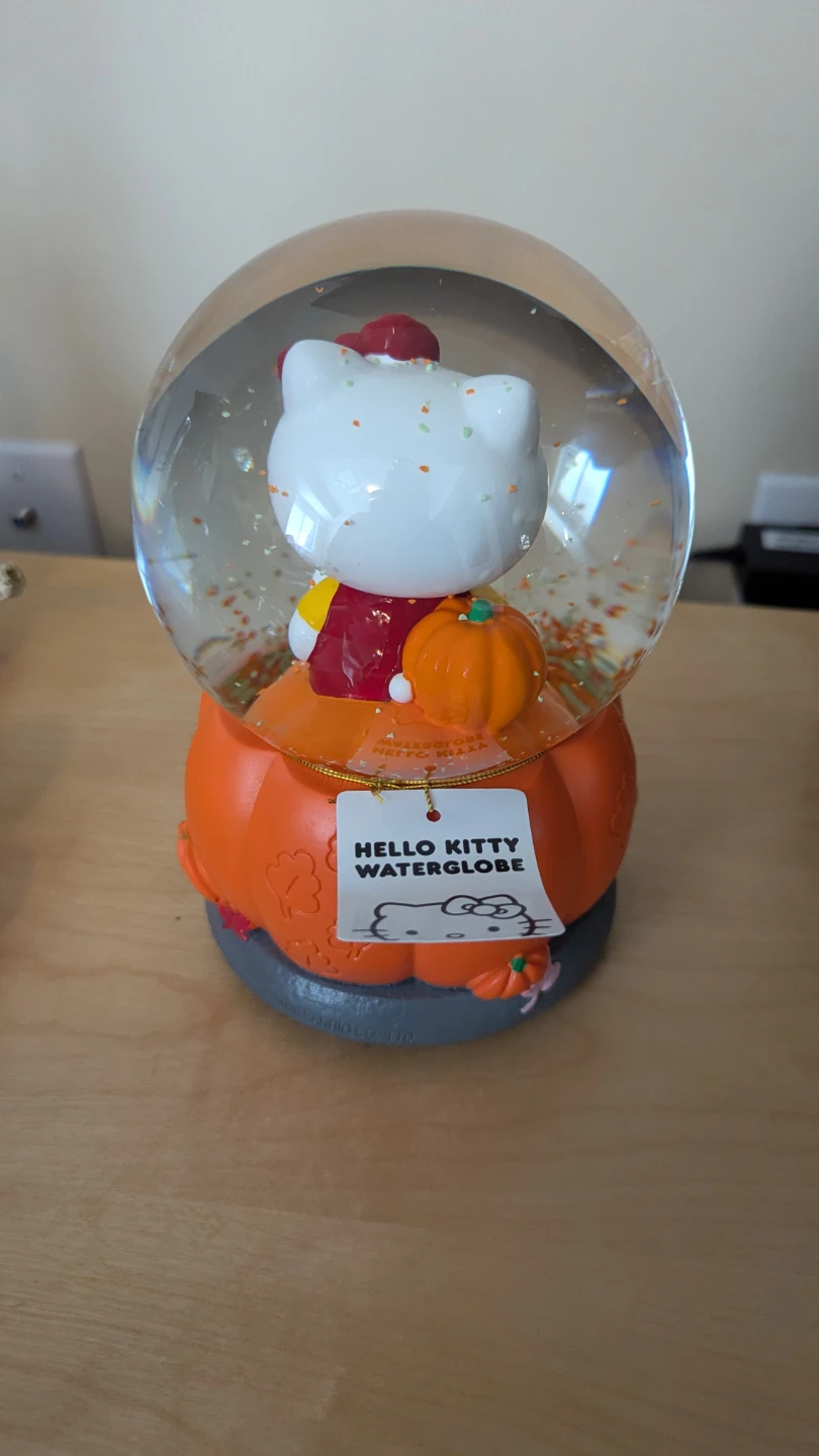 Hello Kitty musical Autumn Pumpkin Water Globe - photo 2