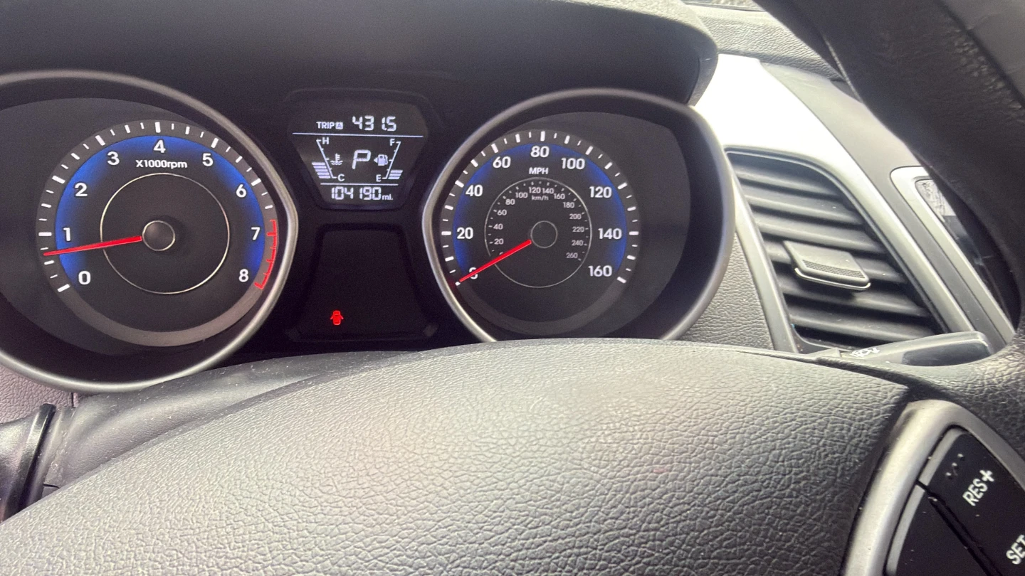 Silver Hyundai Elantra Sedan - photo 3